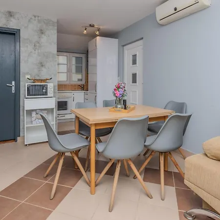 Mahnet 2 By Interhome * Vir