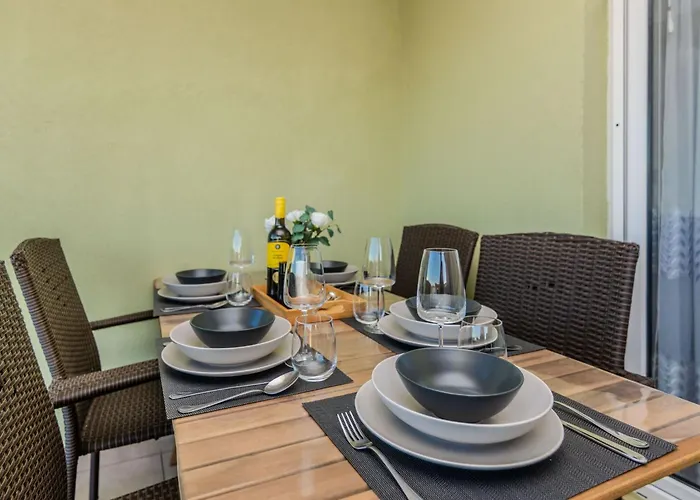 Mahnet 2 By Interhome Vir