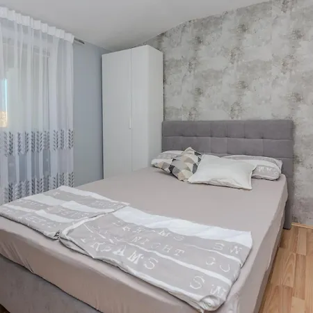 Mahnet 2 By Interhome فير