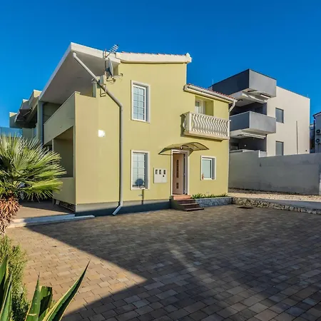 Mahnet 2 By Interhome * Vir